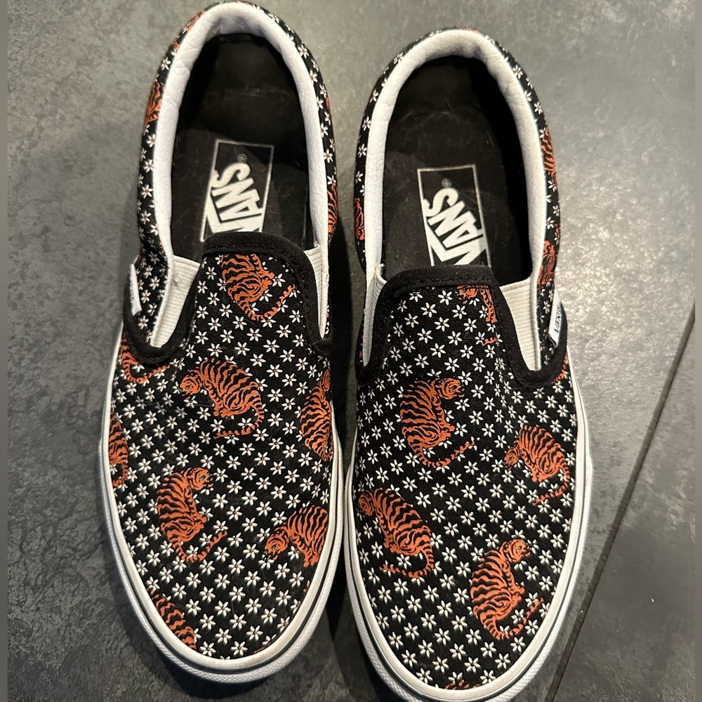 Vans classic slip on